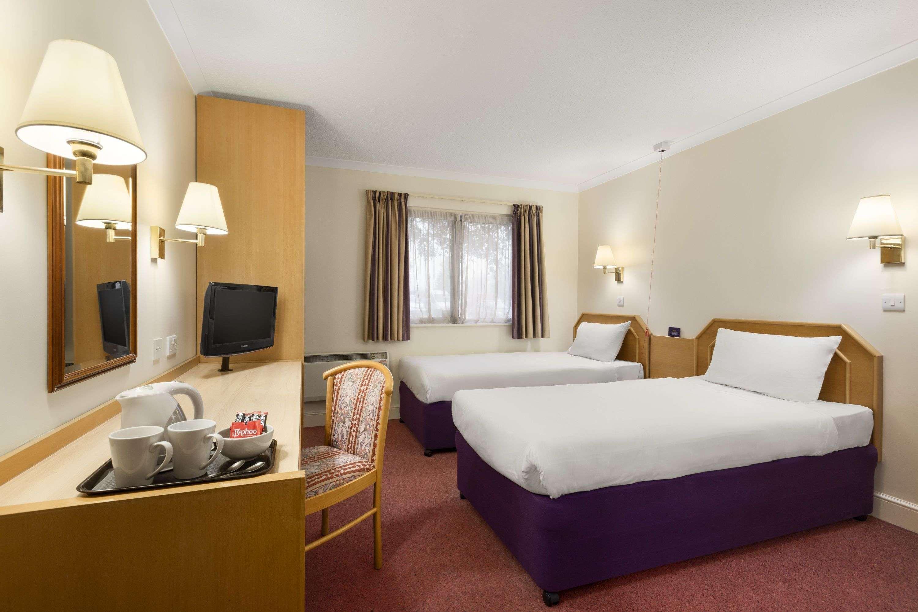 Super 8 By Wyndham Chester East Екстер'єр фото
