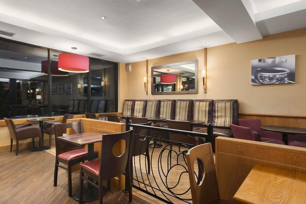 Super 8 By Wyndham Chester East Екстер'єр фото