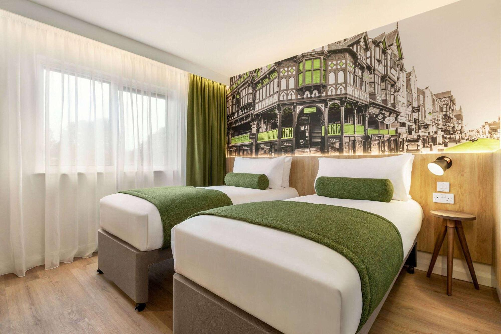Super 8 By Wyndham Chester East Екстер'єр фото