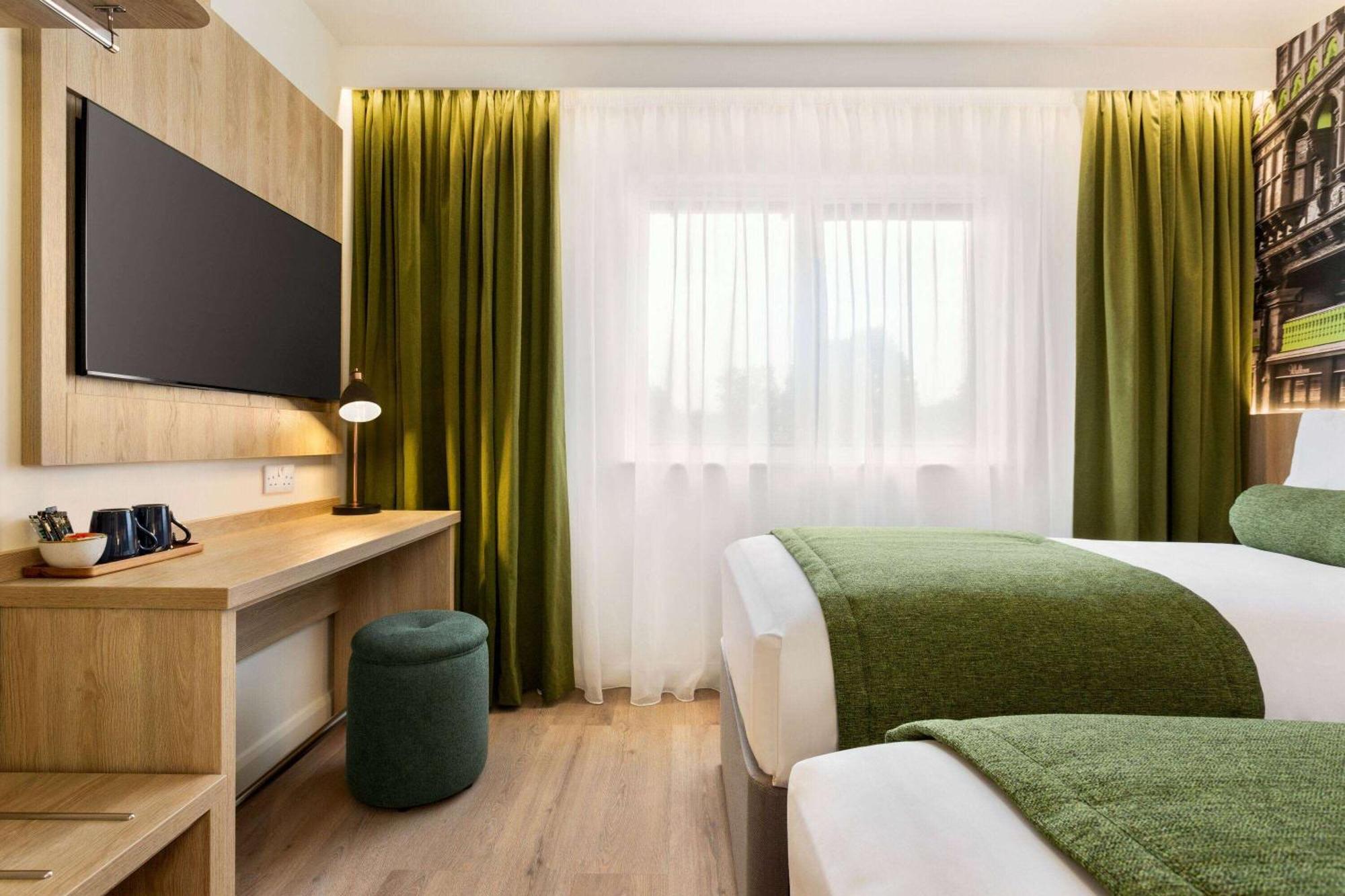 Super 8 By Wyndham Chester East Екстер'єр фото