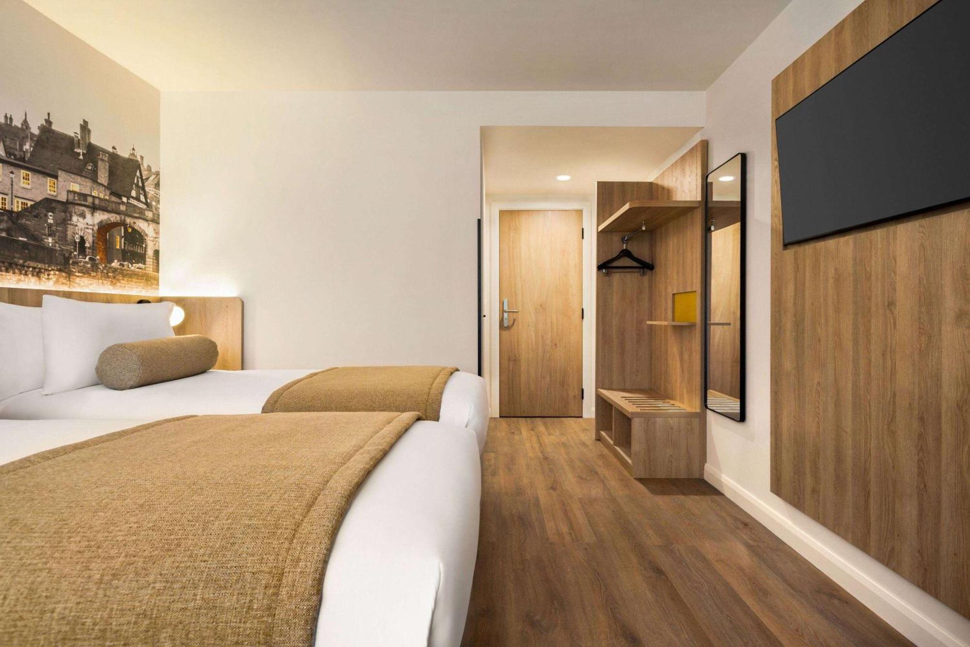 Super 8 By Wyndham Chester East Екстер'єр фото