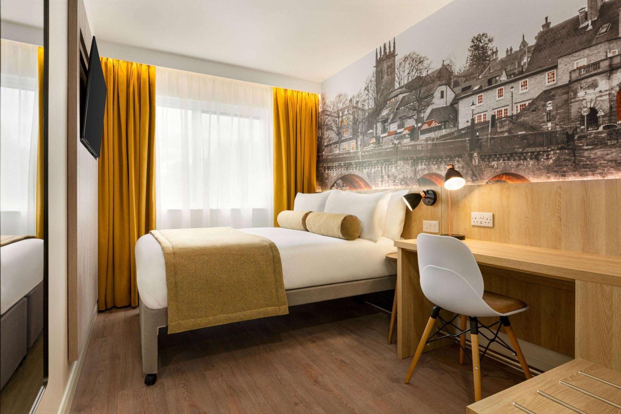 Super 8 By Wyndham Chester East Екстер'єр фото