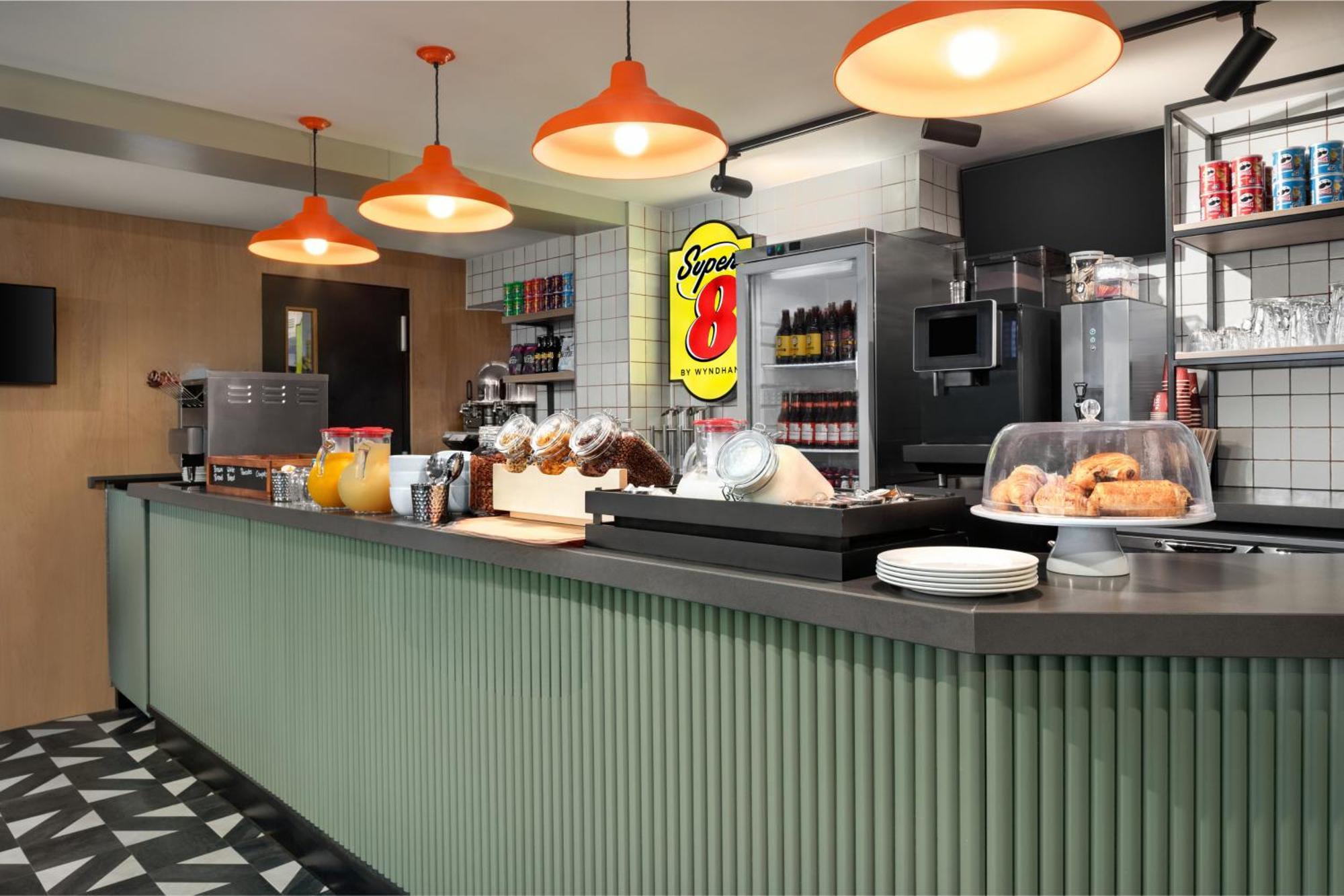 Super 8 By Wyndham Chester East Екстер'єр фото