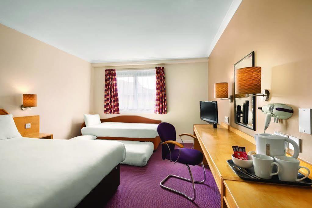 Super 8 By Wyndham Chester East Екстер'єр фото